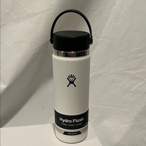 NWT Hydro Flask White Water Bottle 20 Ounces